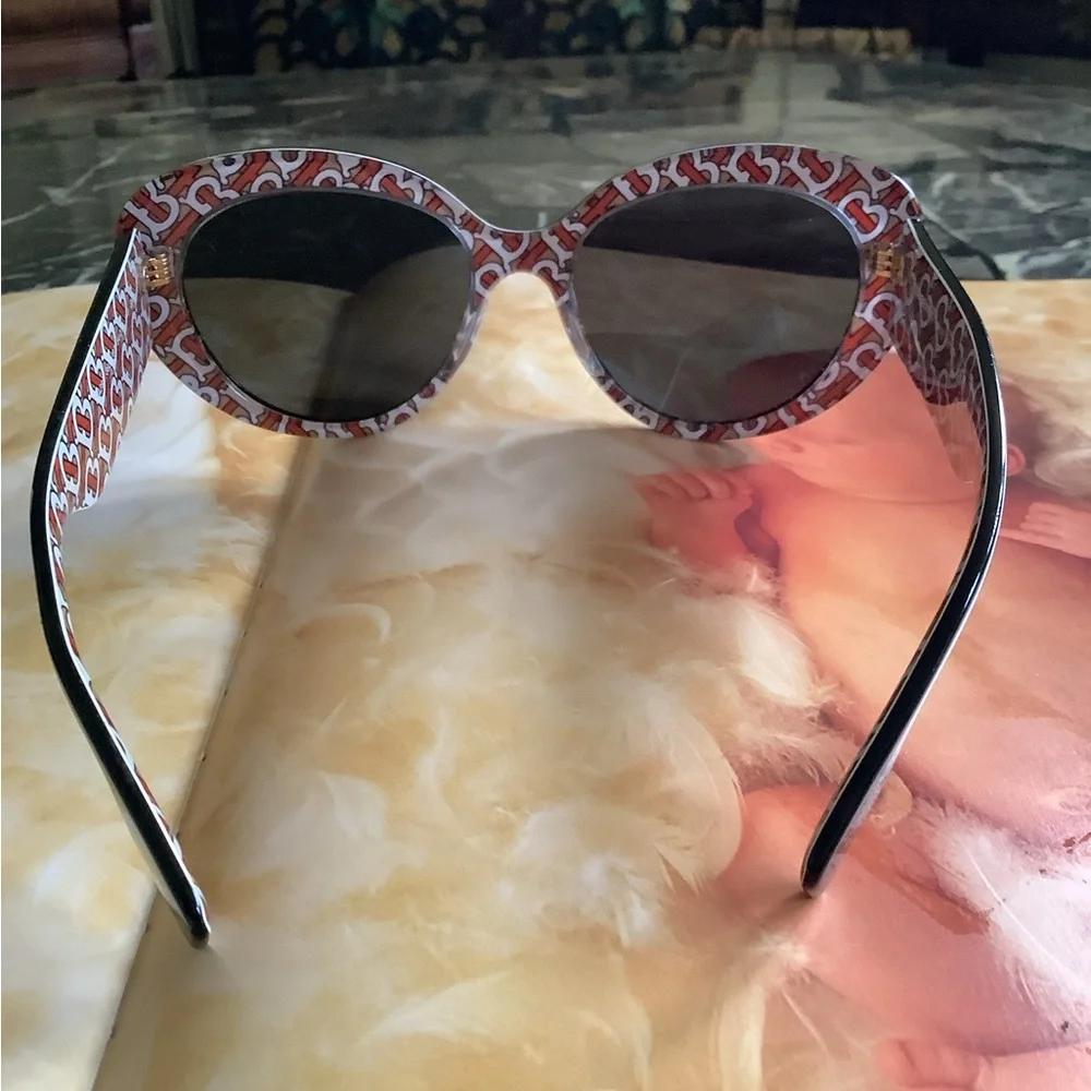 Authentic Burberry B4298 /3822 oversized monogram cat eye black logo sunglasses